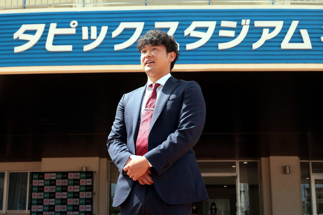 日本ハムのキャンプ地にあいさつに訪れた池田（代表撮影）