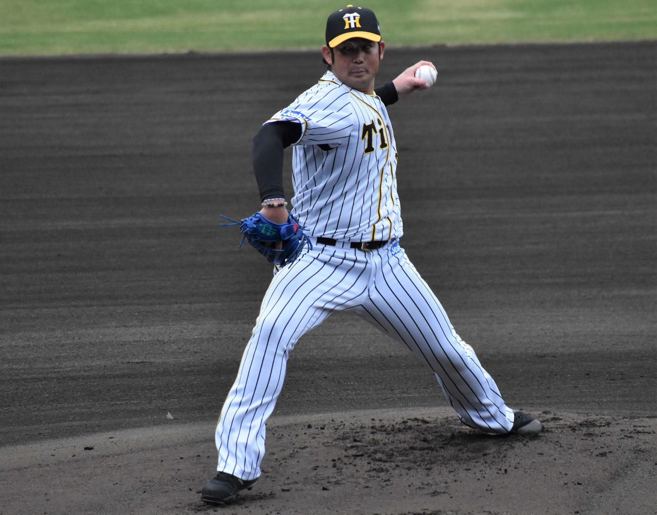 阪神2軍対四国IL高知　今季初実戦で1回を無失点に抑えた岩田（撮影・只松憲）