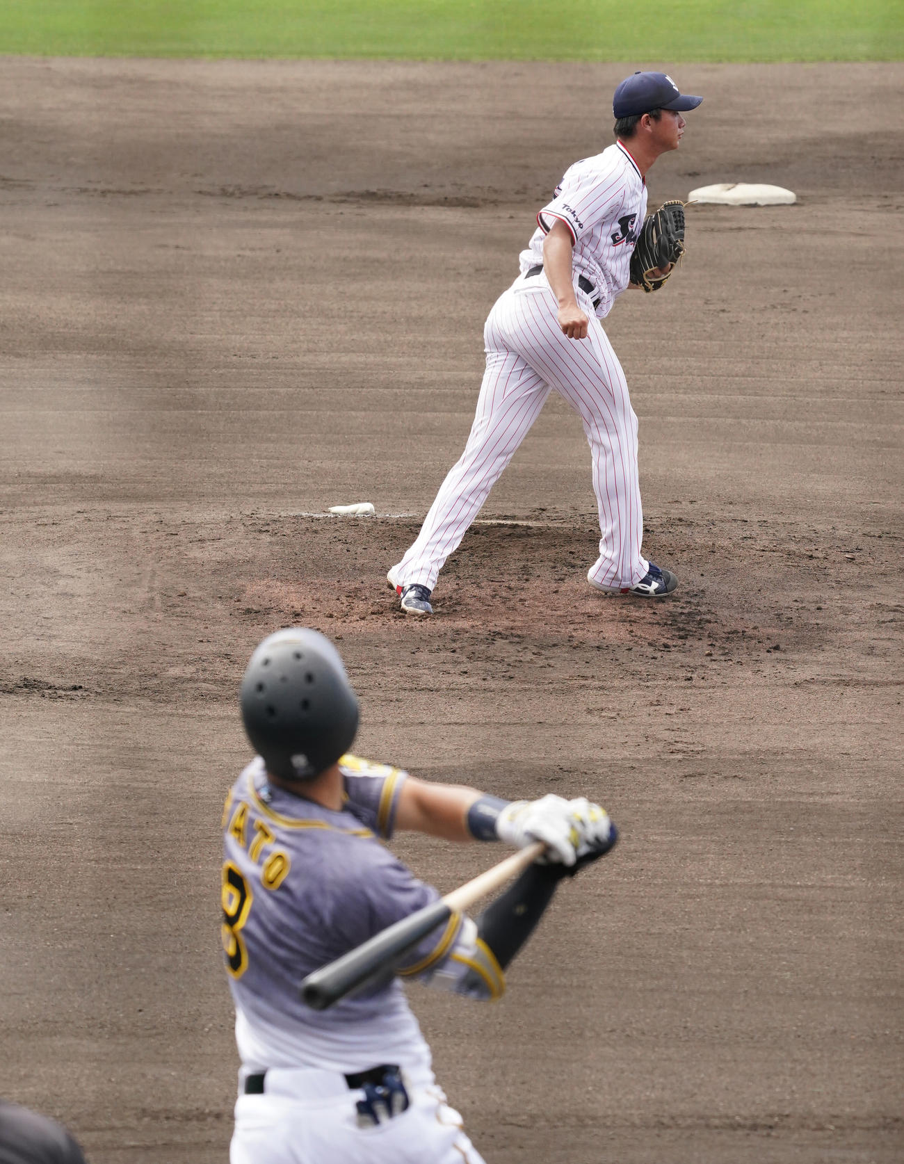 ヤクルト対阪神　1回表阪神1死一塁、ヤクルト木沢尚文から阪神佐藤輝明が左翼越え適時二塁打を放つ（撮影・清水貴仁）