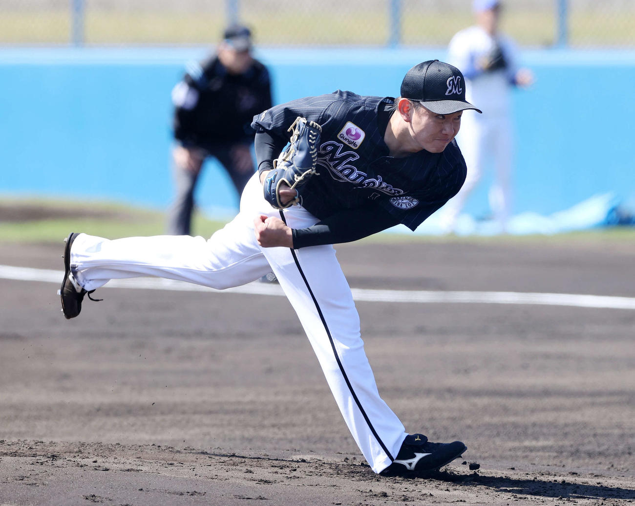 ロッテ中村稔弥（2021年2月20日撮影）