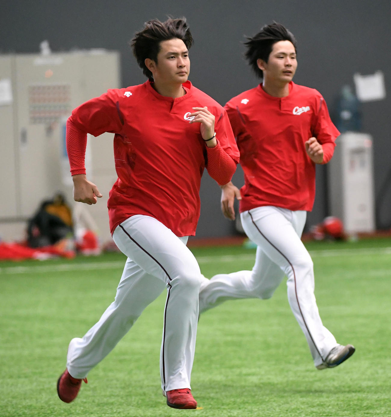 ダッシュを行う大道（左）と森浦（撮影・前岡正明）