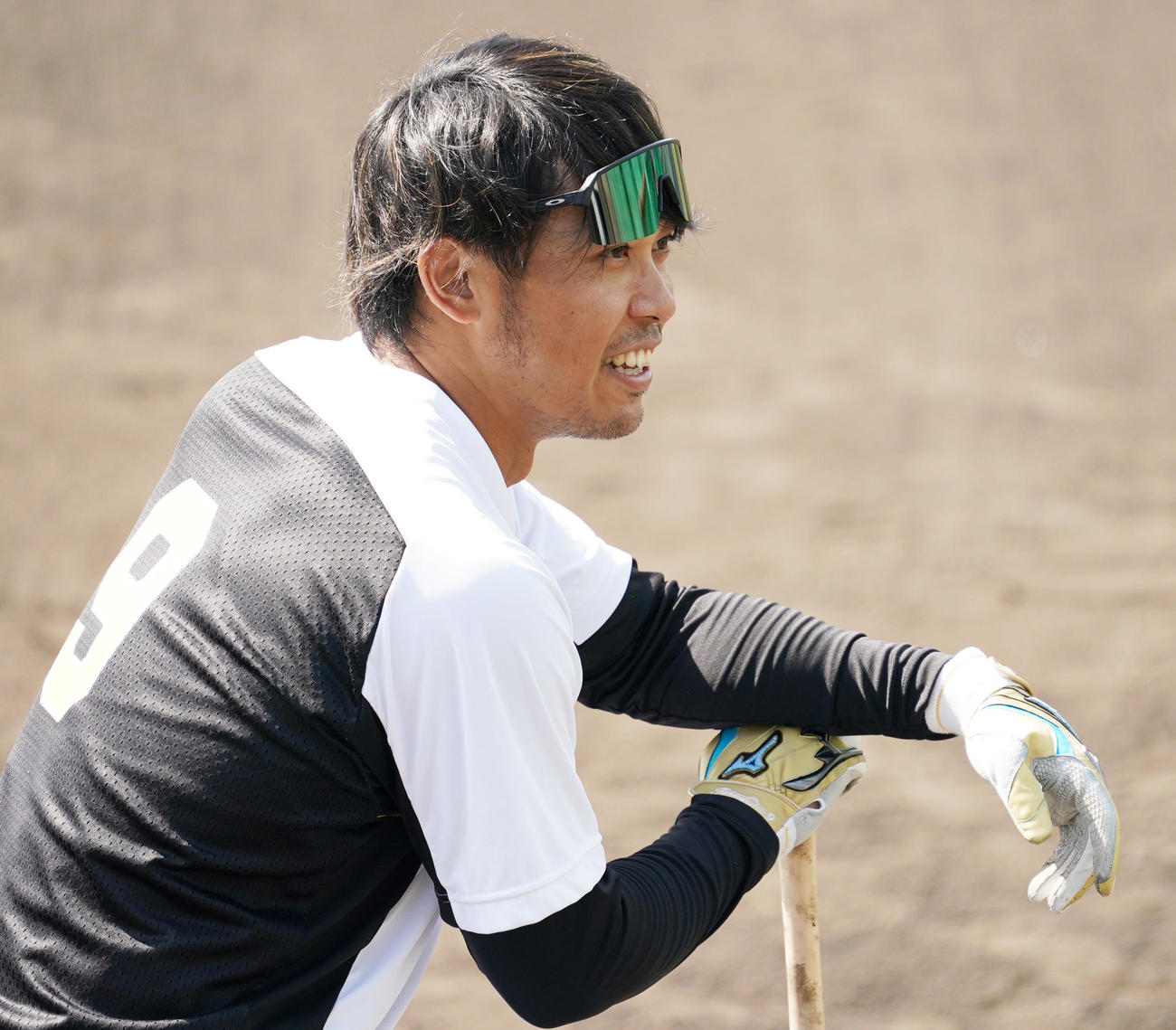 打撃練習で笑顔をみせる高山（撮影・清水貴仁）