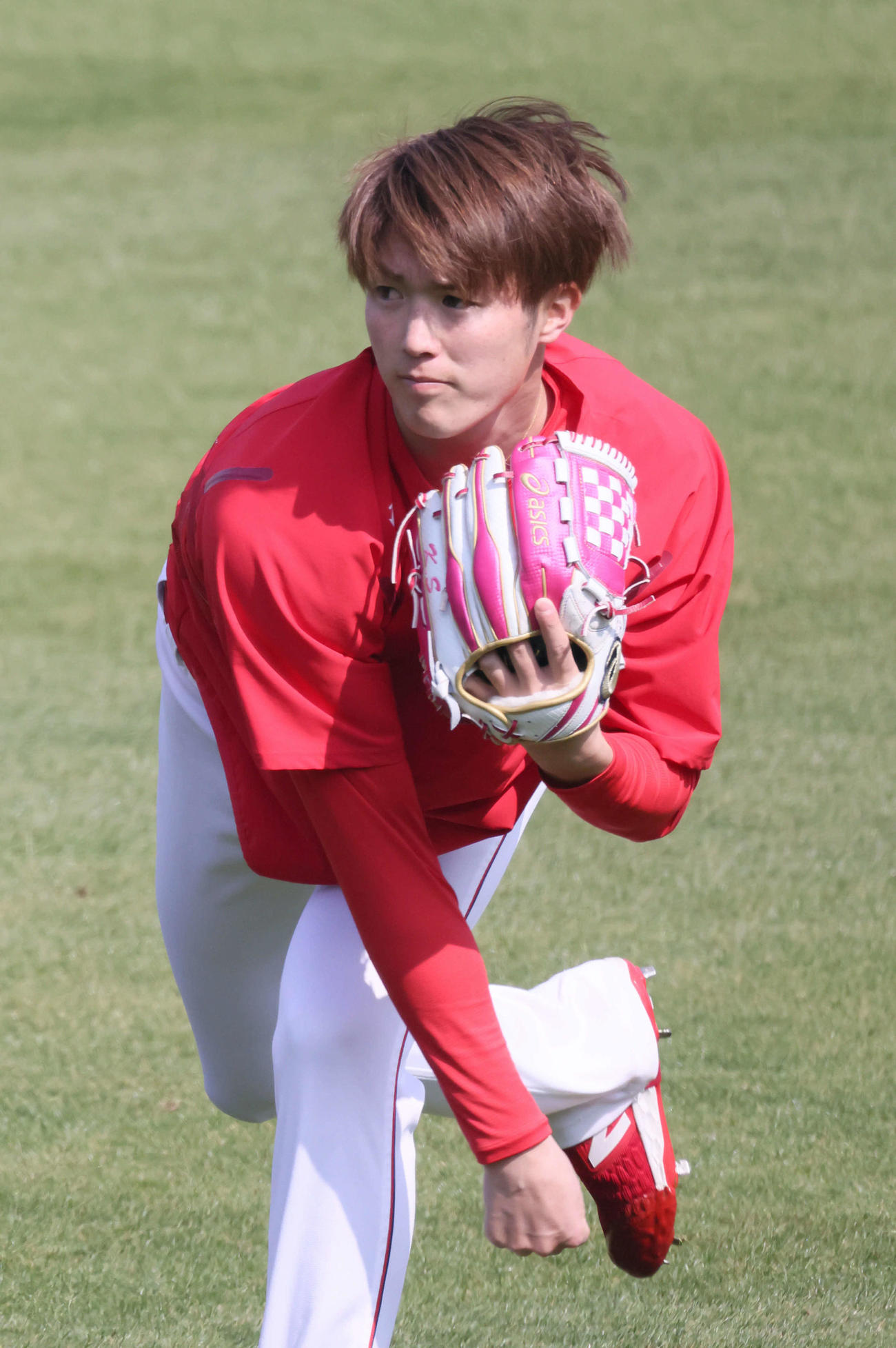 広島投手指名練習　キャッチボールをする森下（撮影・加藤孝規）