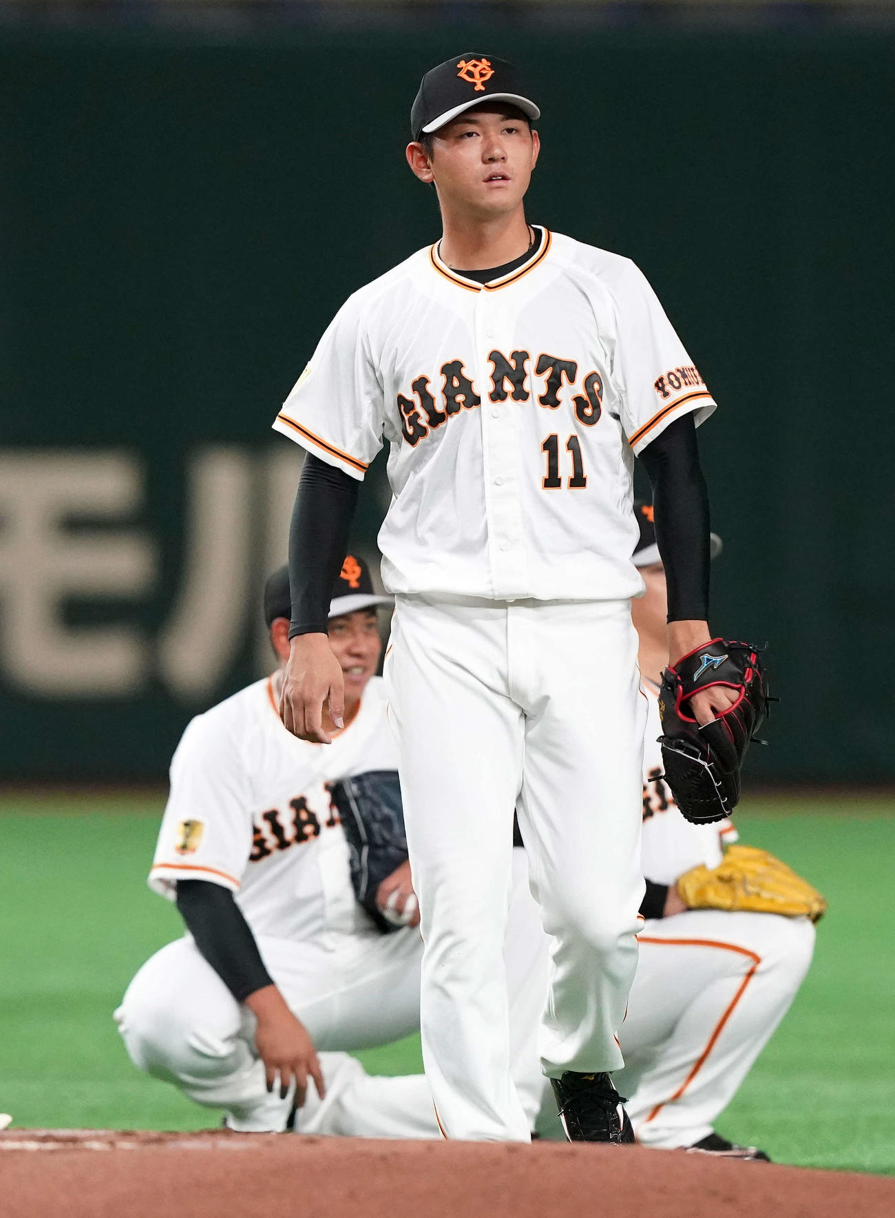 投内連係練習を行う巨人平内（撮影・江口和貴）