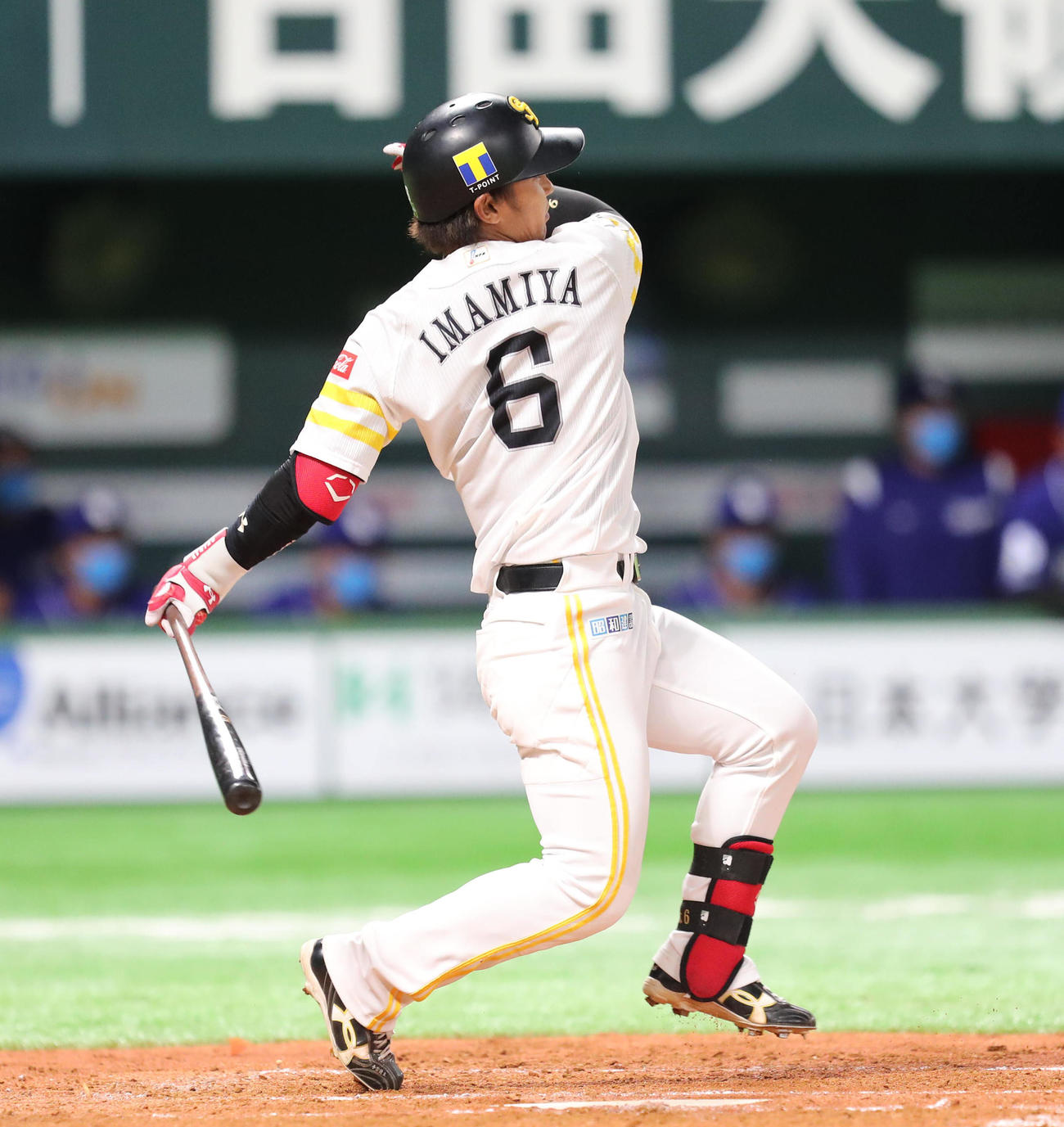 ソフトバンク対中日　2回裏ソフトバンク無死一、二塁、今宮は左前安打を放つ（撮影・梅根麻紀）