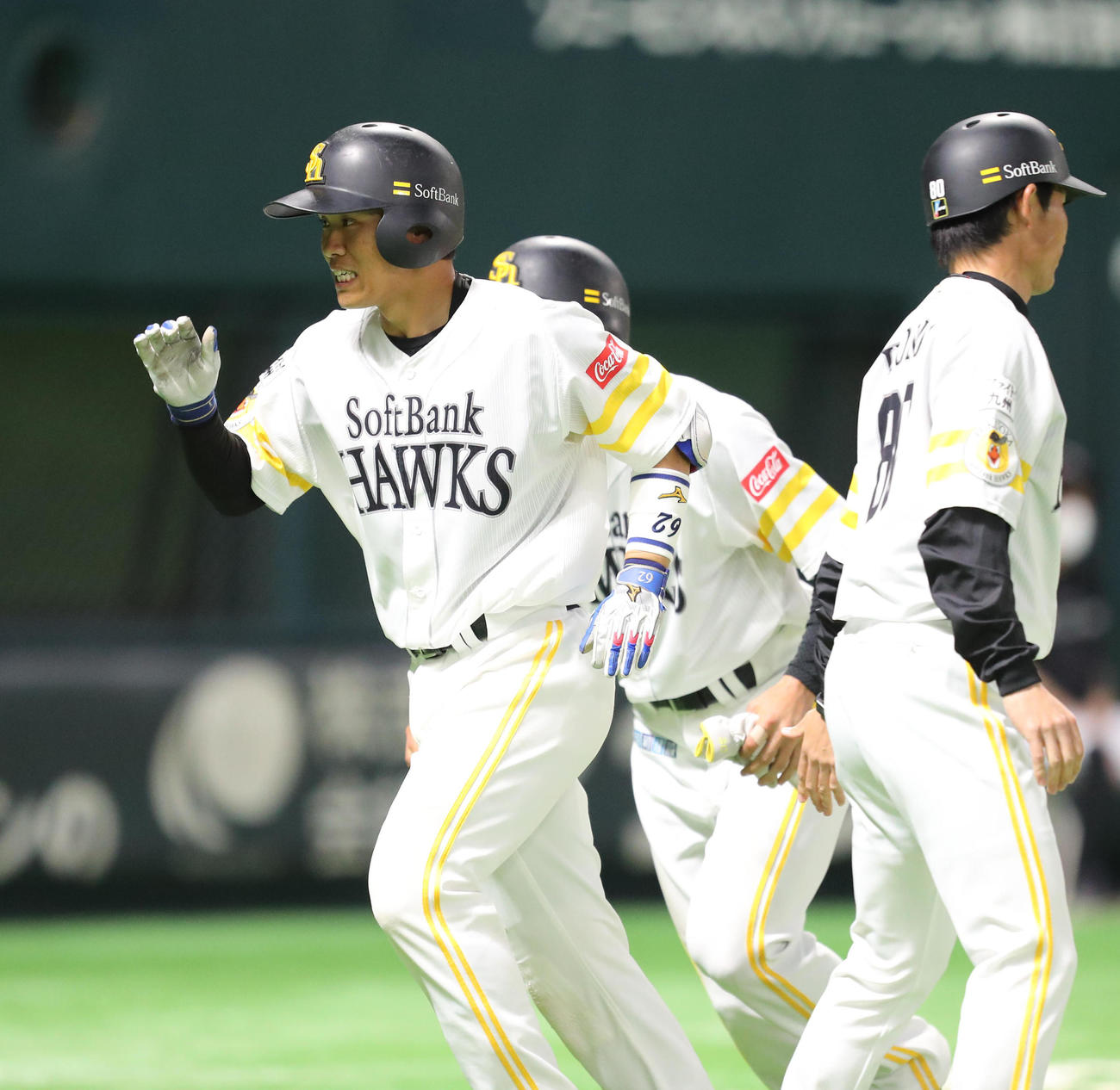 ソフトバンク対中日　8回裏ソフトバンク2死一塁、海野は左越え2点本塁打を放つ（撮影・梅根麻紀）