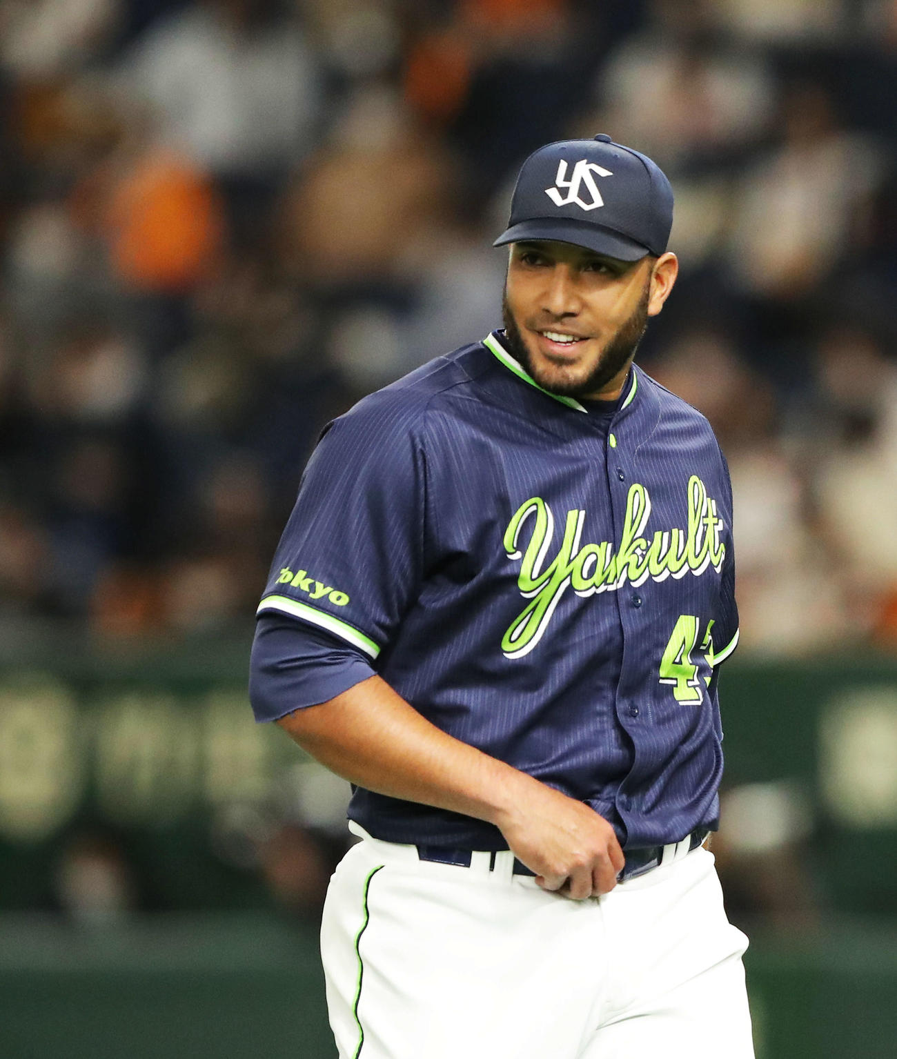 巨人対ヤクルト　1回裏巨人の攻撃を抑え、笑顔を見せるスアレス（撮影・河田真司）