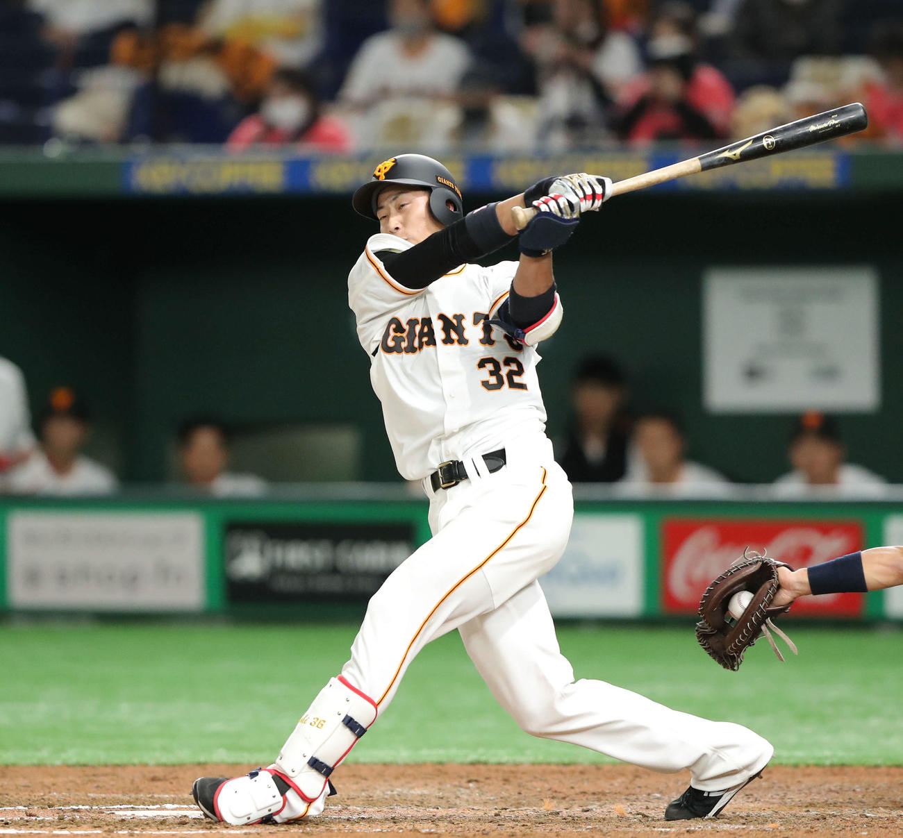 巨人対ヤクルト　6回裏巨人無死、三振に倒れる広岡（撮影・河田真司）