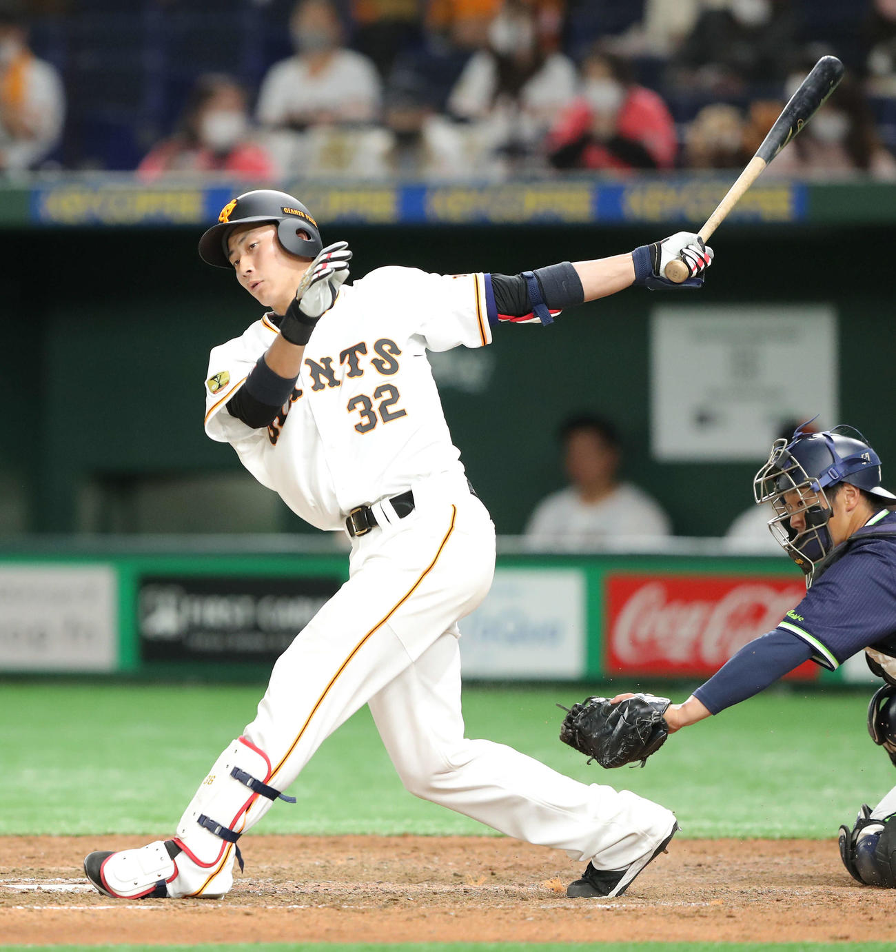 巨人対ヤクルト　8回裏巨人2死、三振に倒れる広岡（撮影・河田真司）