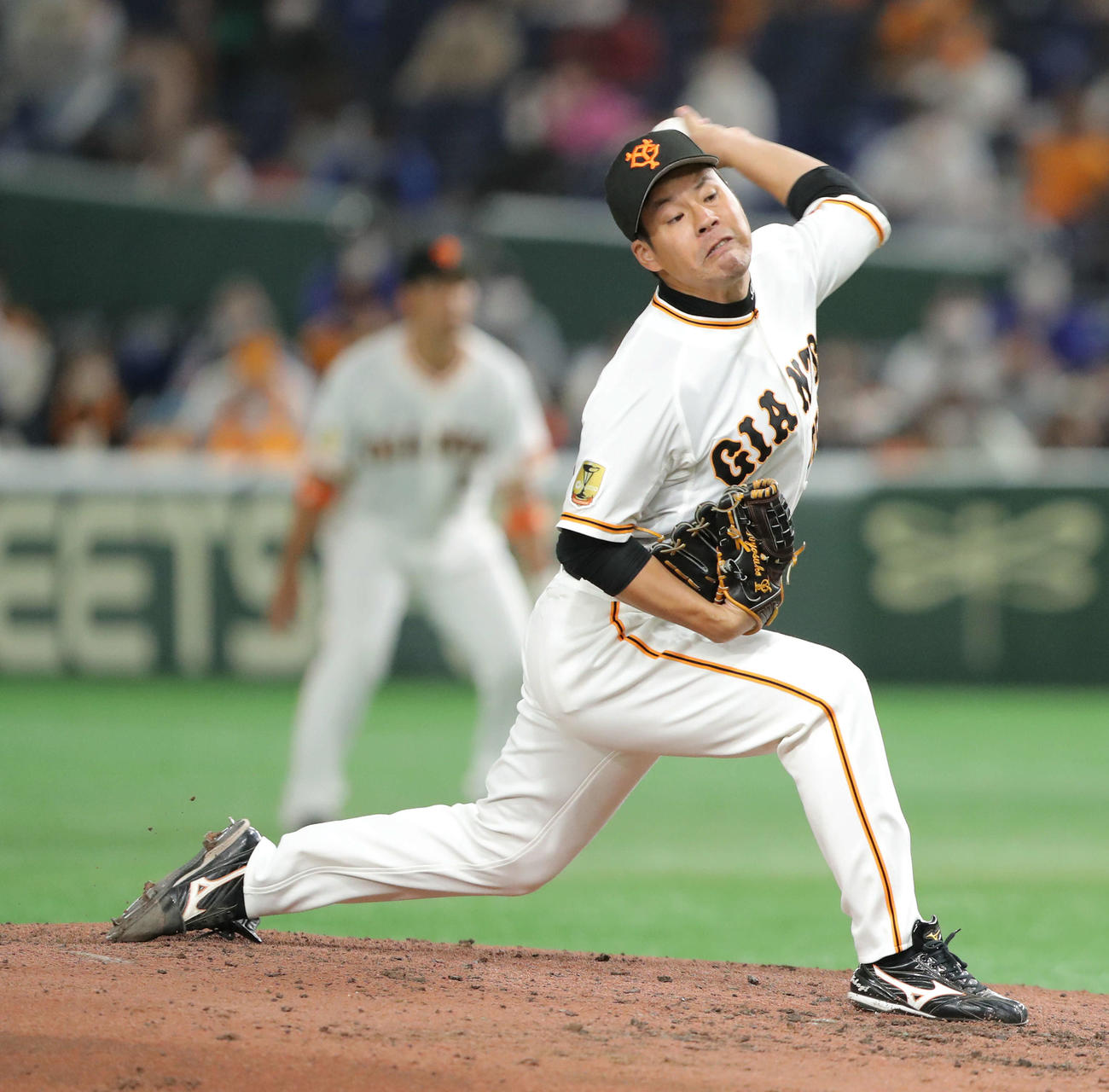 巨人対ヤクルト　4回表、巨人2番手で登板する高木（撮影・河田真司）
