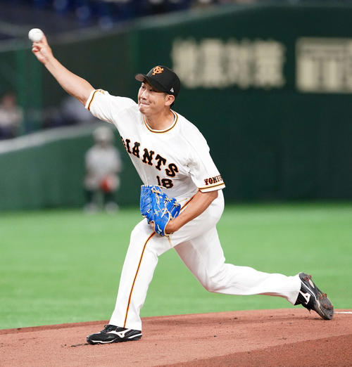 巨人対ヤクルト　巨人先発の菅野（撮影・江口和貴）