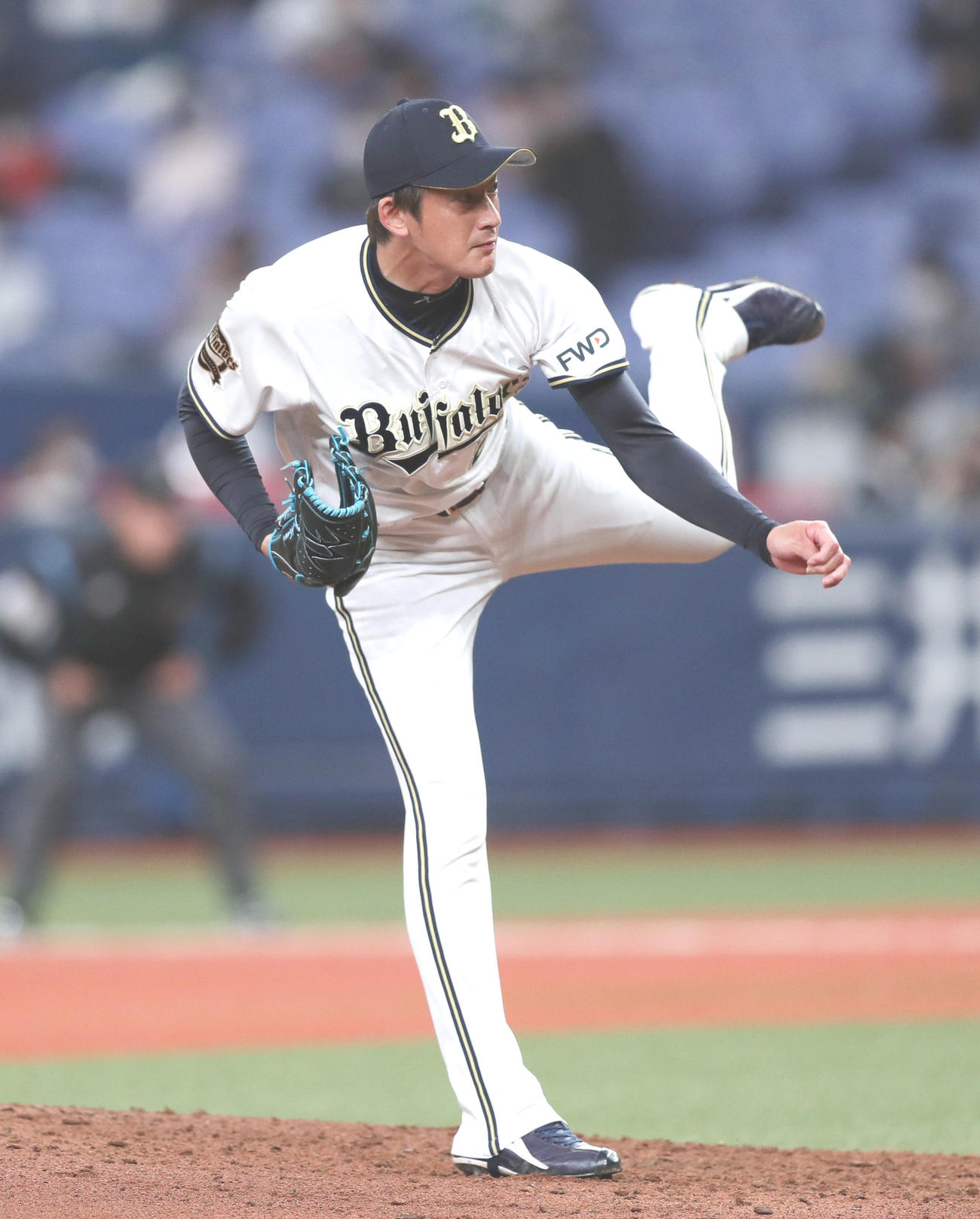 オリックス対ロッテ　5回表、オリックス2番手で登板し力投する能見（撮影・前田充）