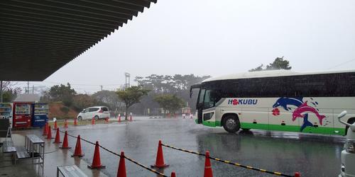 阪神青柳がバスで到着した瞬間から、曇りだった宜野座は豪雨に