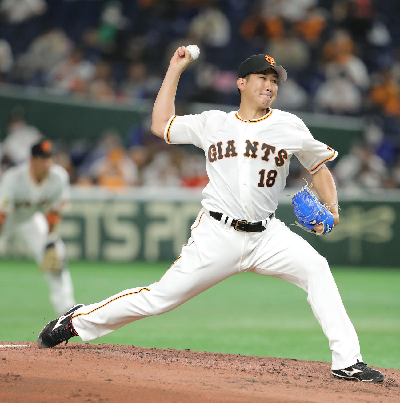 巨人対ヤクルト　3回表ヤクルト無死、力投する菅野（撮影・河田真司）