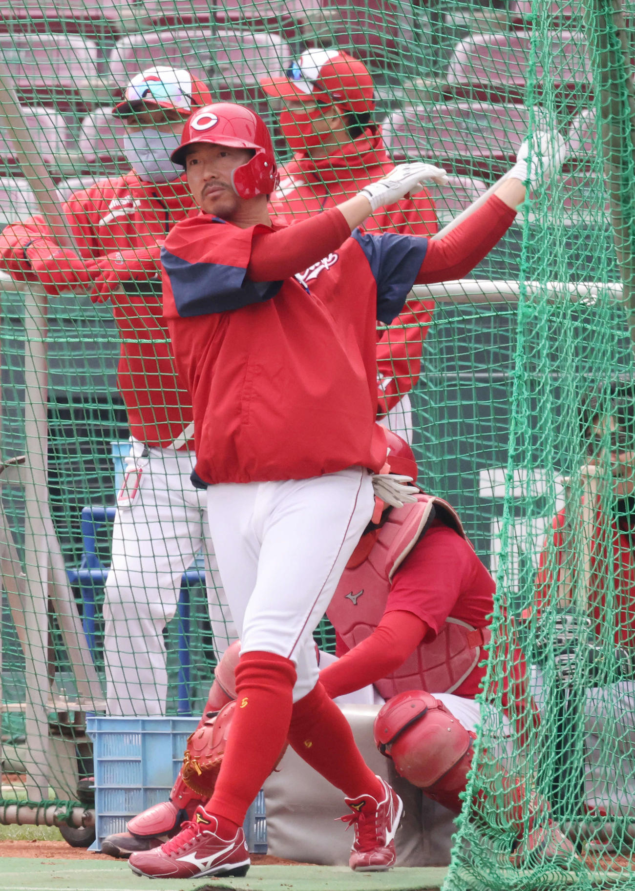 特打で快音を響かせる長野（撮影・加藤孝規）