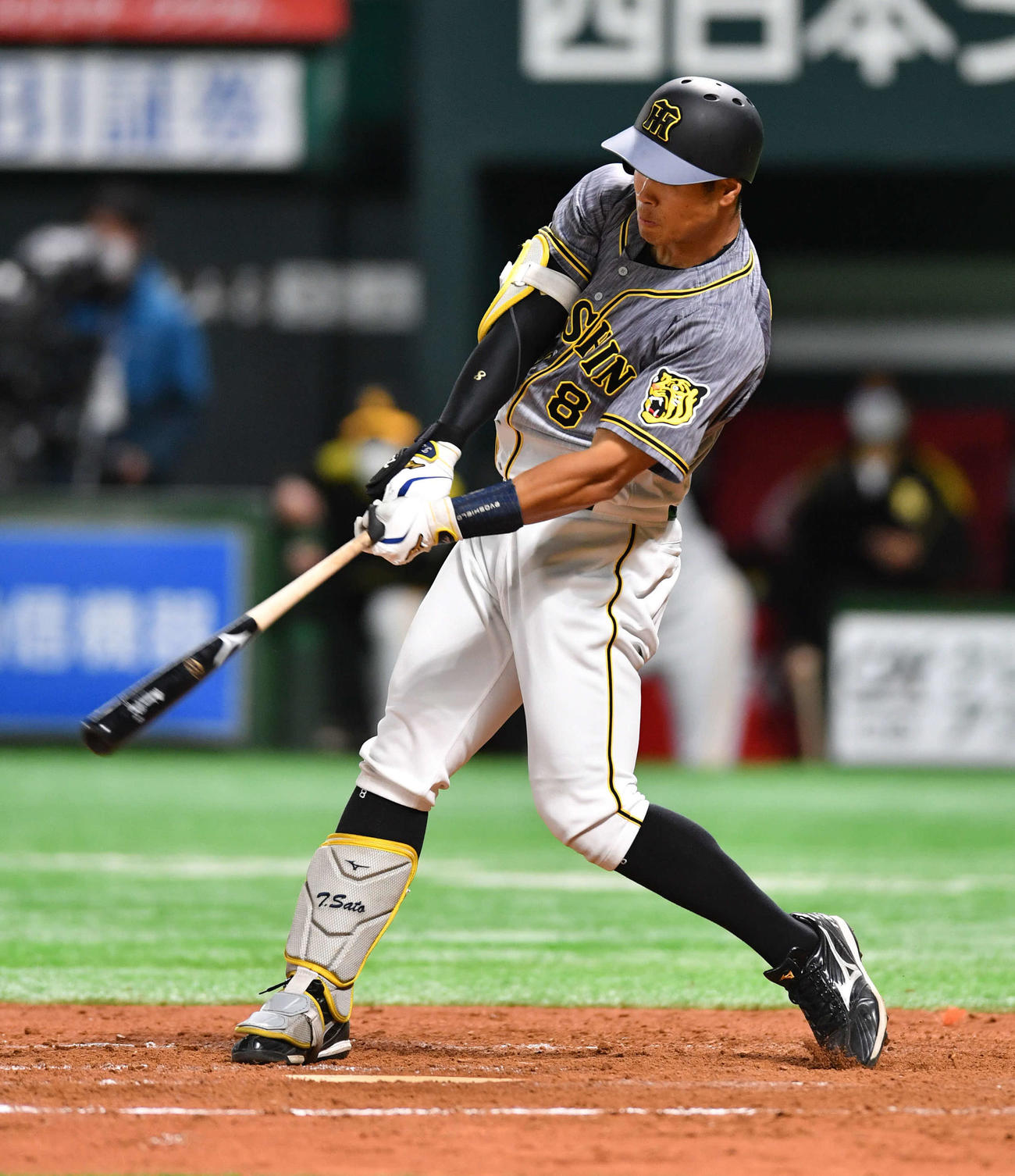 ソフトバンク対阪神　9回表阪神無死、佐藤輝は左前安打を放つ（撮影・岩下翔太）