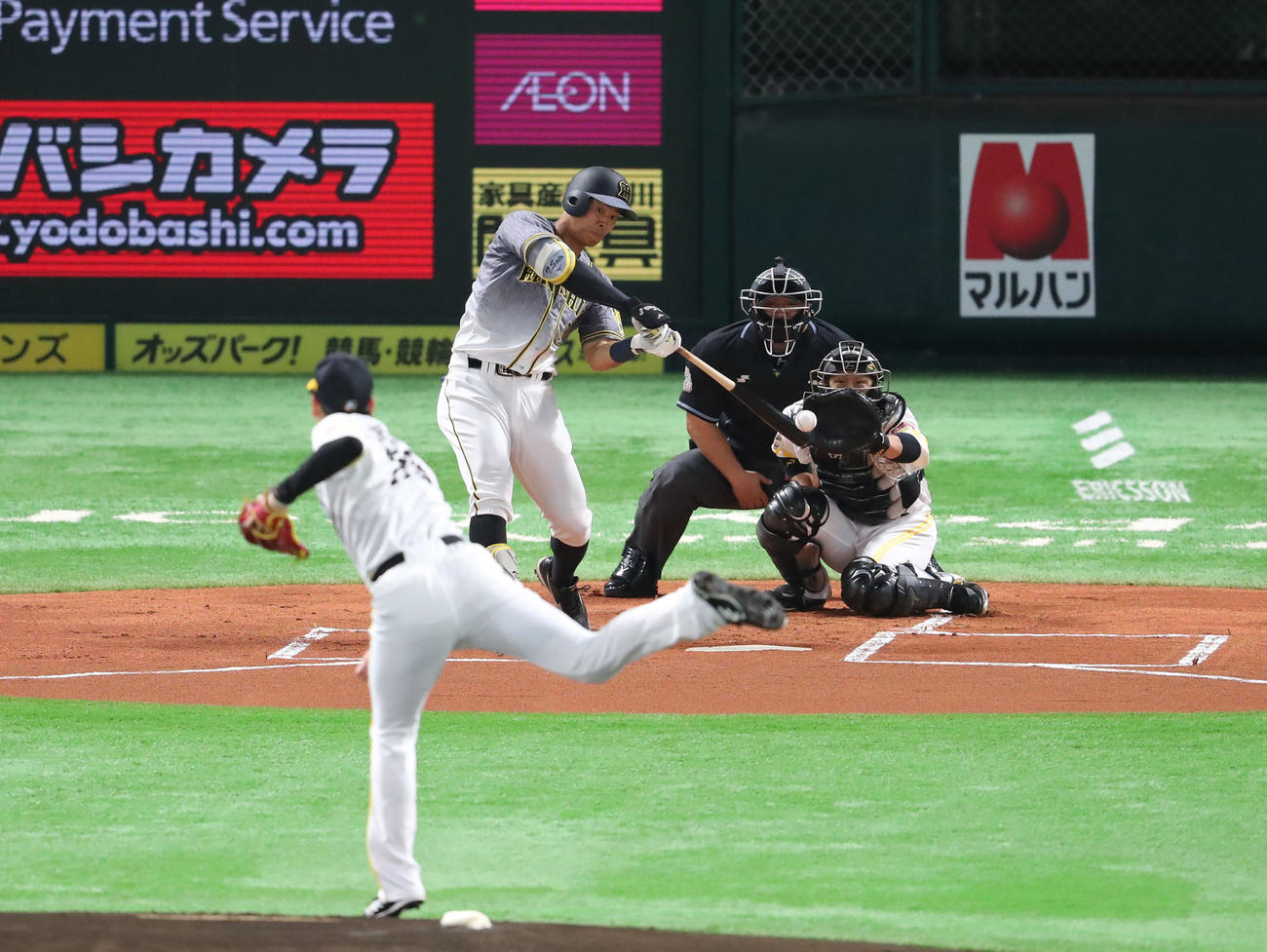 ソフトバンク対阪神　1回表阪神2死、佐藤輝明は左越えに先制本塁打を放つ（撮影・梅根麻紀）