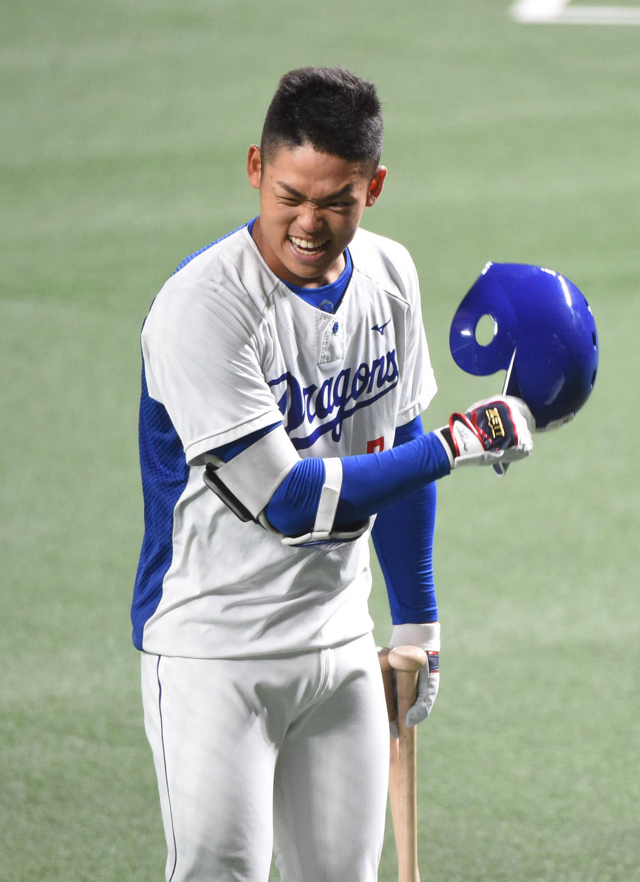 打撃練習を終え、話をする根尾昂（撮影・森本幸一）