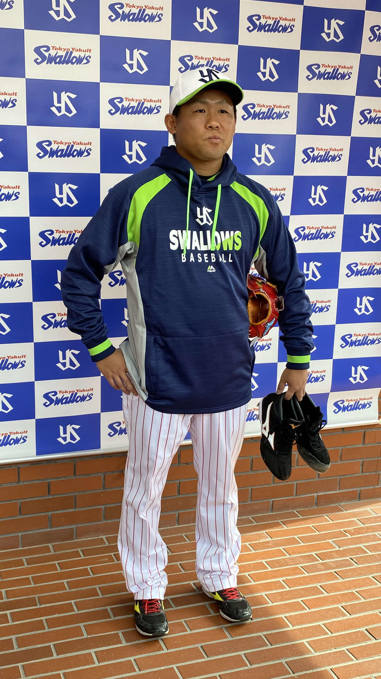 取材に答えるヤクルト田口（撮影・湯本勝大）