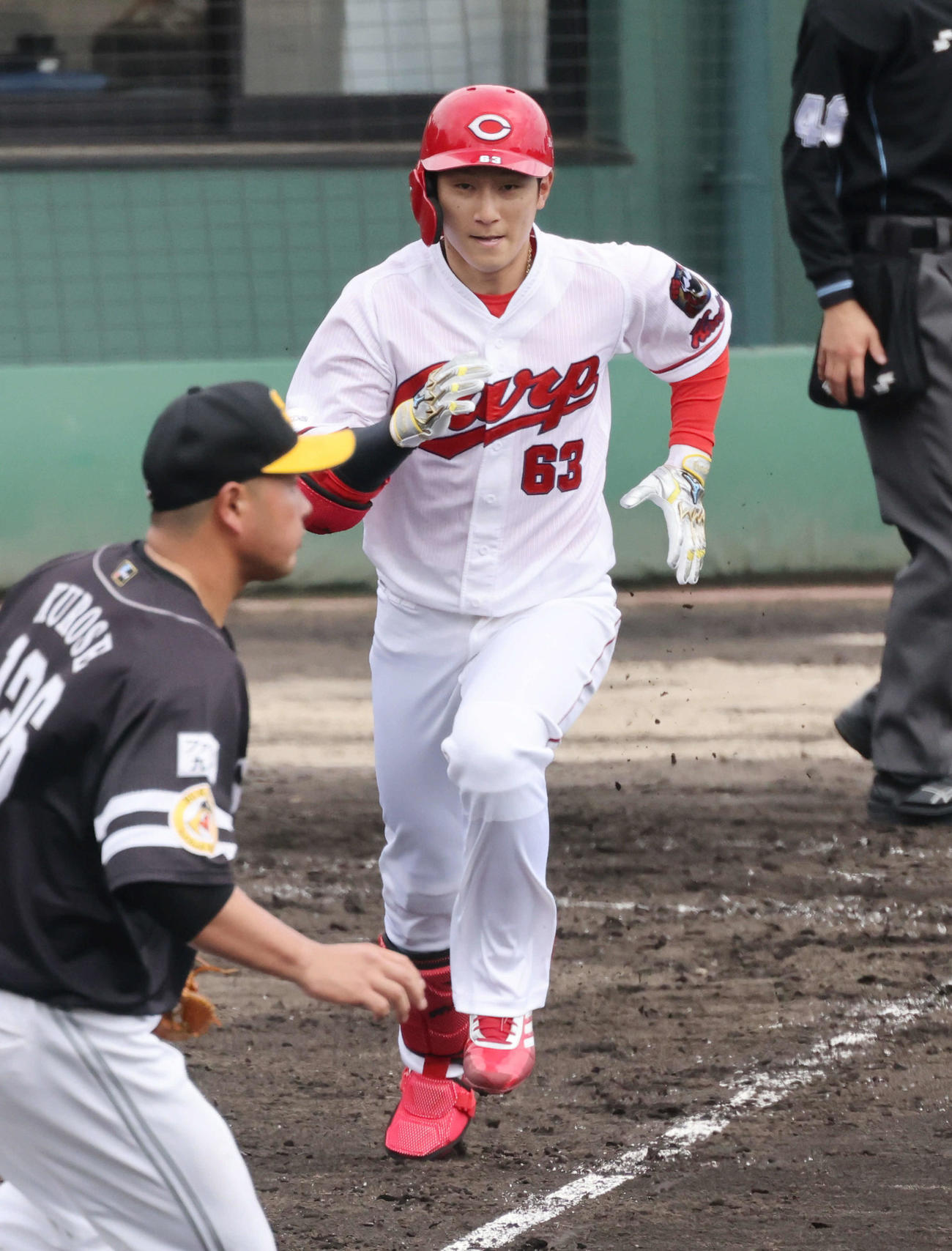 プロ野球教育リーグ広島対ソフトバンク　3回裏広島2死、脚の具合も万全！内野ゴロも一塁に駆け込む西川（撮影・加藤孝規）