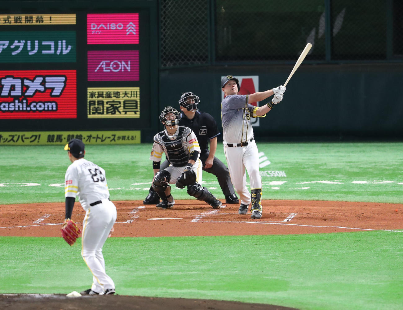 ソフトバンク対阪神　2回表阪神無死、サンズは左越え本塁打を放つ（撮影・梅根麻紀）