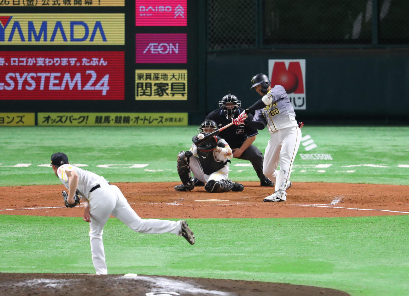 ソフトバンク対阪神　9回表阪神1死一、二塁、中谷は左前適時打を放つ（撮影・梅根麻紀）