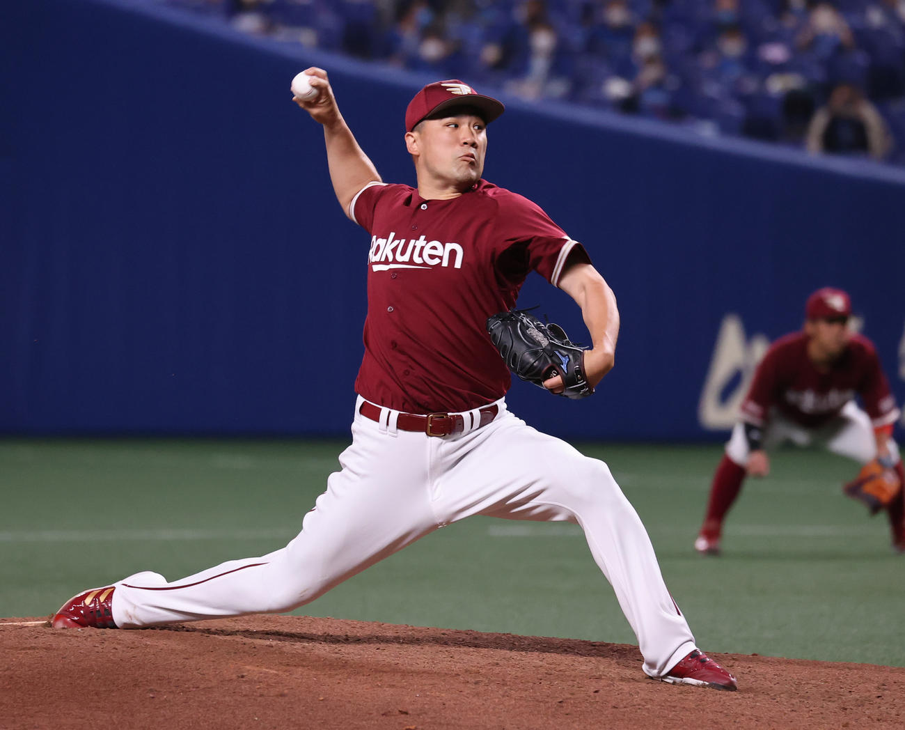中日対楽天　力投する楽天2番手の田中将撮影・野上伸悟）