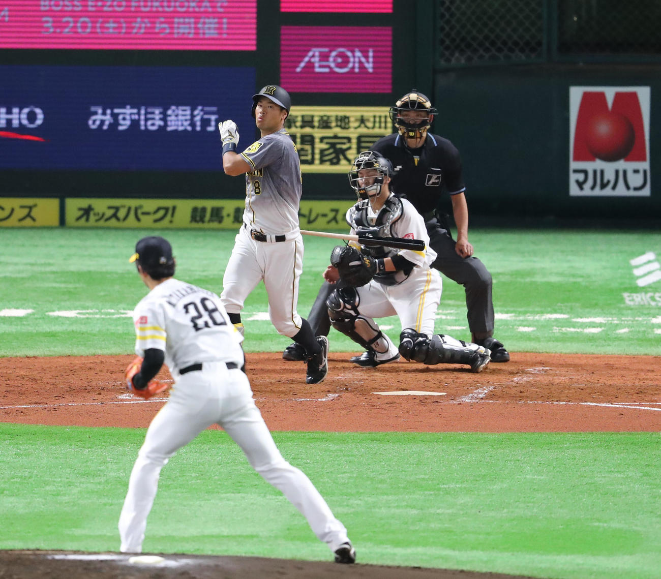 ソフトバンク対阪神　3回表阪神2死一塁、佐藤輝明は空振りの三振（撮影・梅根麻紀）
