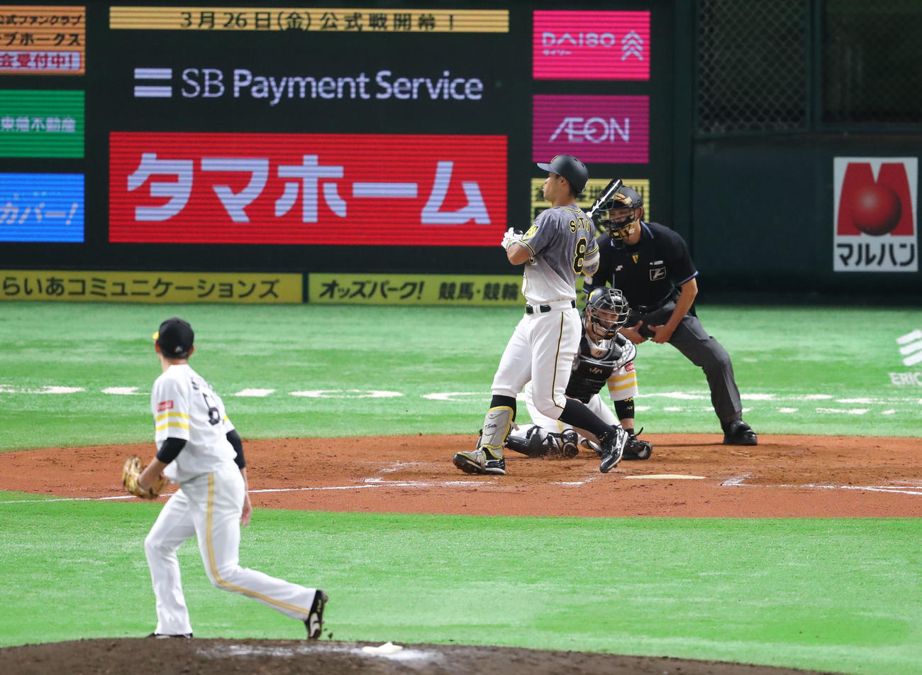 ソフトバンク対阪神　7回表阪神2死一、二塁、佐藤輝明は空振りの三振（撮影・梅根麻紀）
