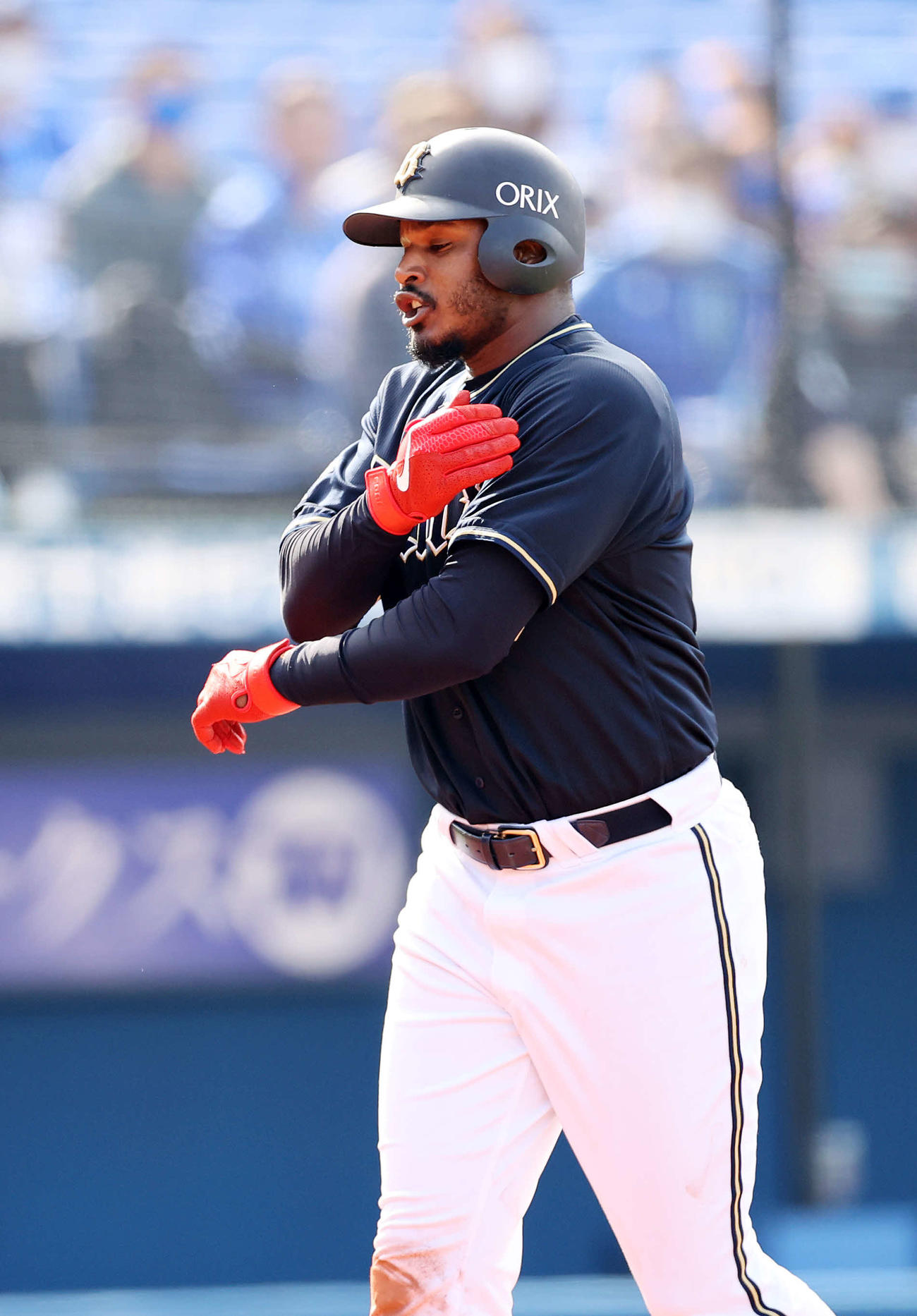 DeNA対オリックス　5回表オリックス1死、ジョーンズは右越え本塁打を放つ（撮影・鈴木正人）