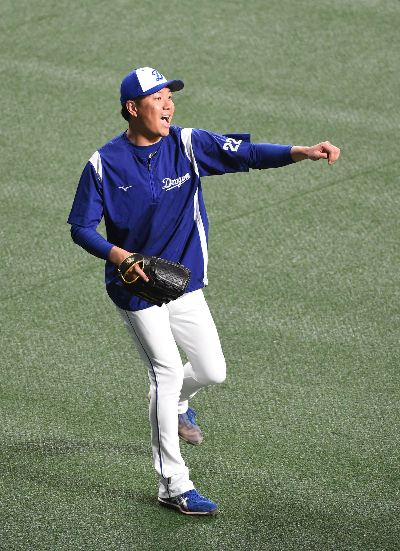 キャッチボールをする大野雄大（撮影・森本幸一）