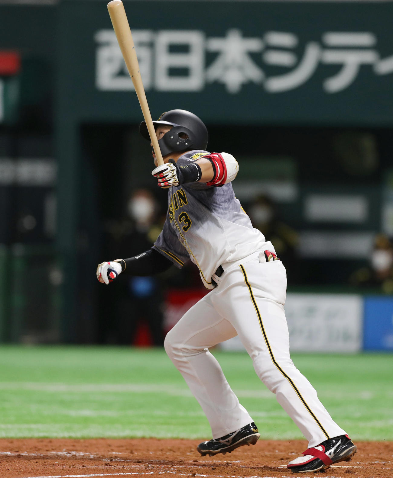 ソフトバンク対阪神　4回表阪神1死、左越え先制本塁打を放つ大山（撮影・前田充）
