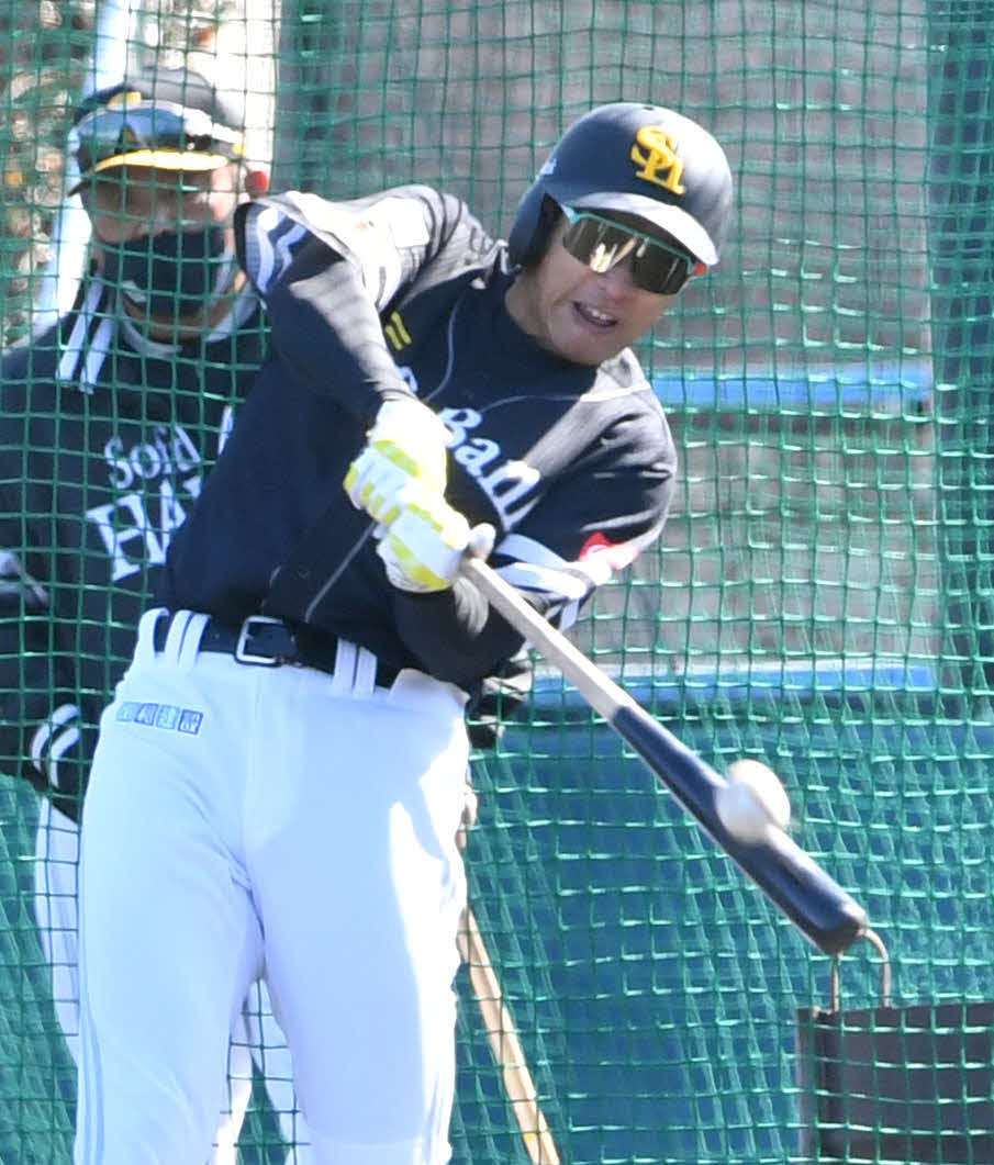 フリー打撃を行う柳田（2021年2月16日撮影）
