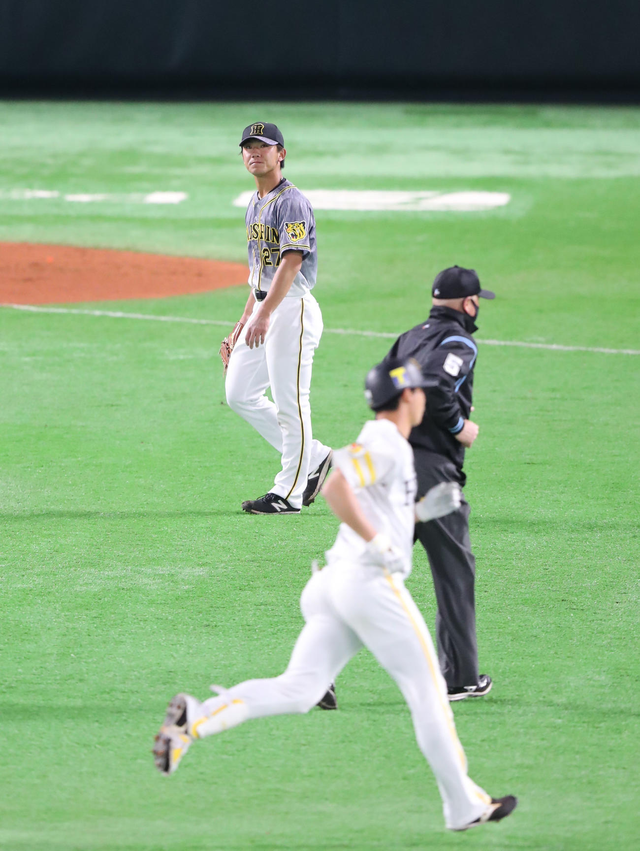 真砂勇介に右中間本塁打を浴びた伊藤将司（撮影・梅根麻紀）