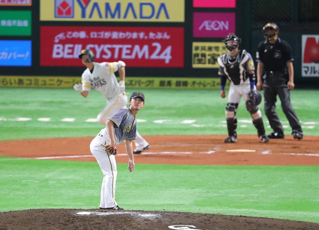真砂勇介に右中間本塁打を浴びた伊藤将司（撮影・梅根麻紀）