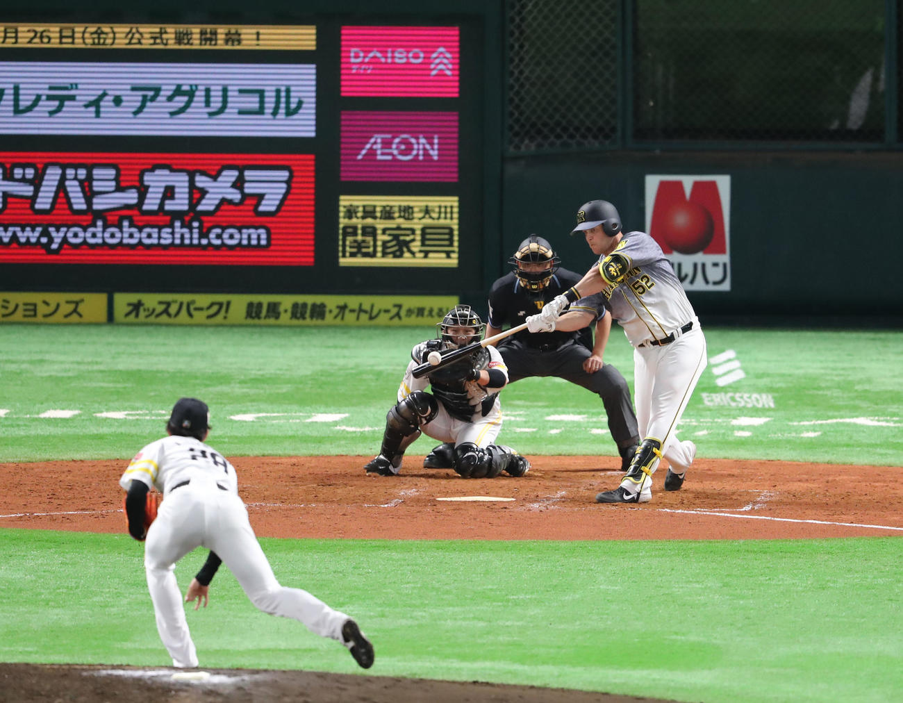 ソフトバンク対阪神　4回表阪神1死、サンズは左中間に本塁打を放つ（撮影・梅根麻紀）