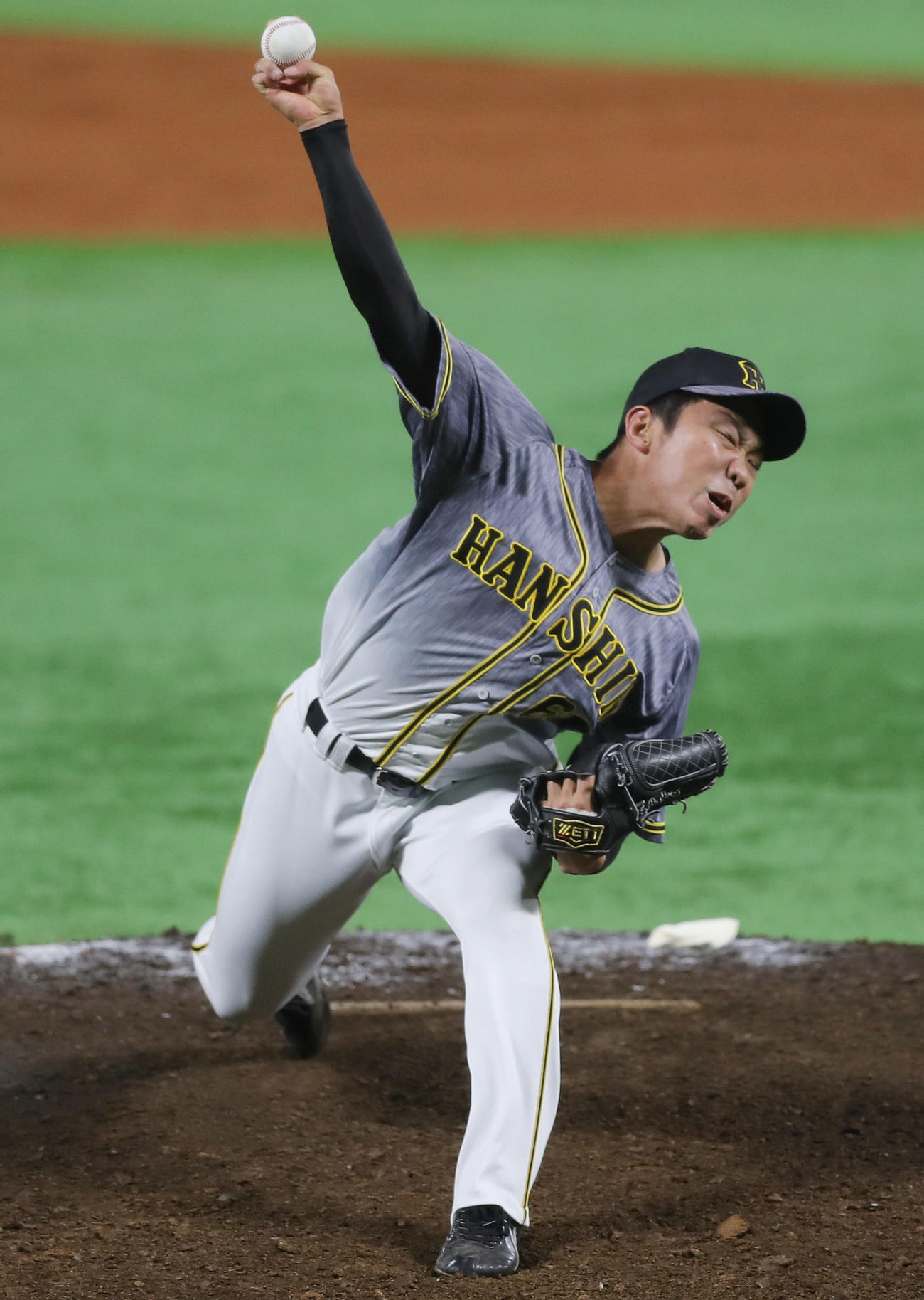 ソフトバンク対阪神　8回裏、阪神3番手で登板する石井大（撮影・前田充）