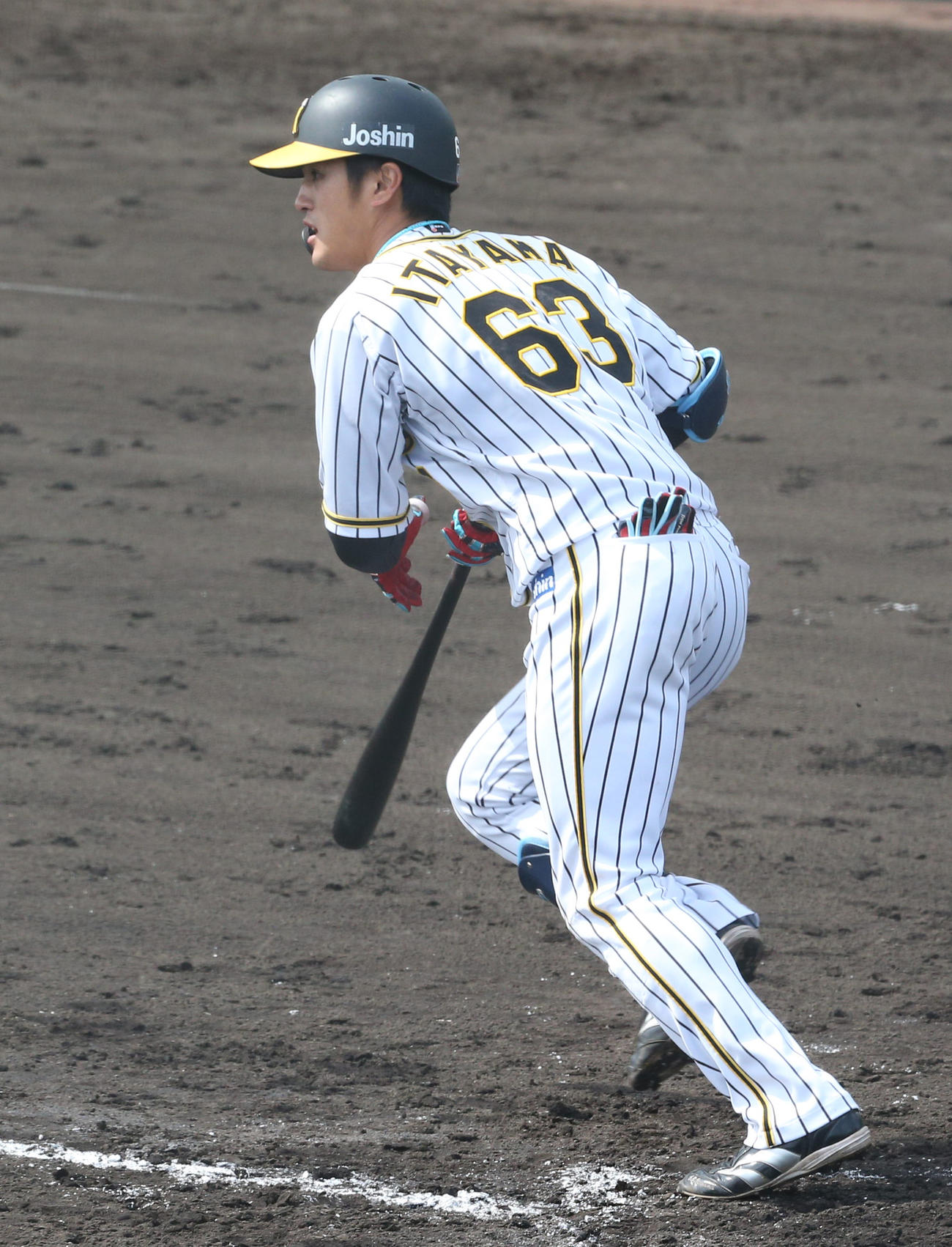 天理大戦の4回裏、安打を放つ阪神板山（代表撮影）