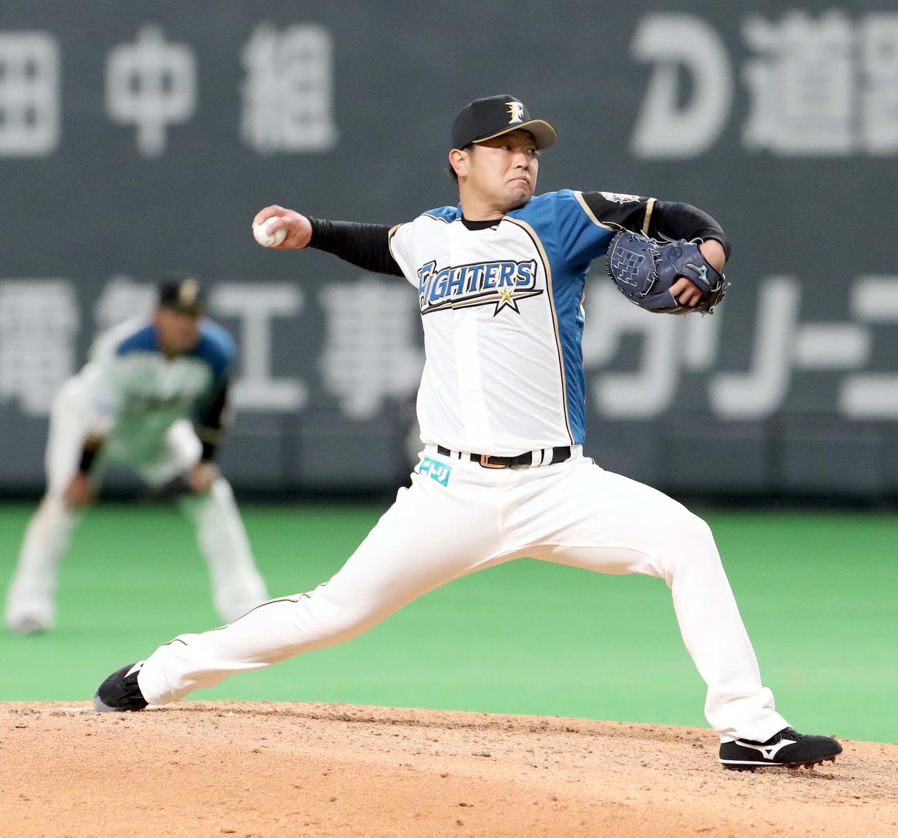 日本ハム対巨人　6回から登板する日本ハム池田（撮影・佐藤翔太）