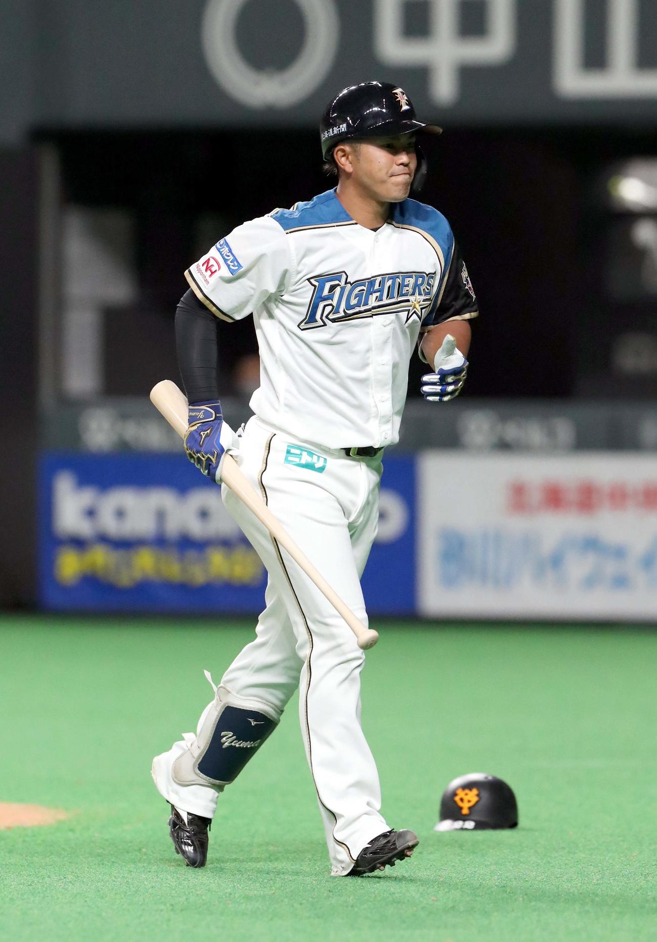 日本ハム対巨人　7回裏日本ハム1死、今川は捕邪飛に終わる（撮影・佐藤翔太）