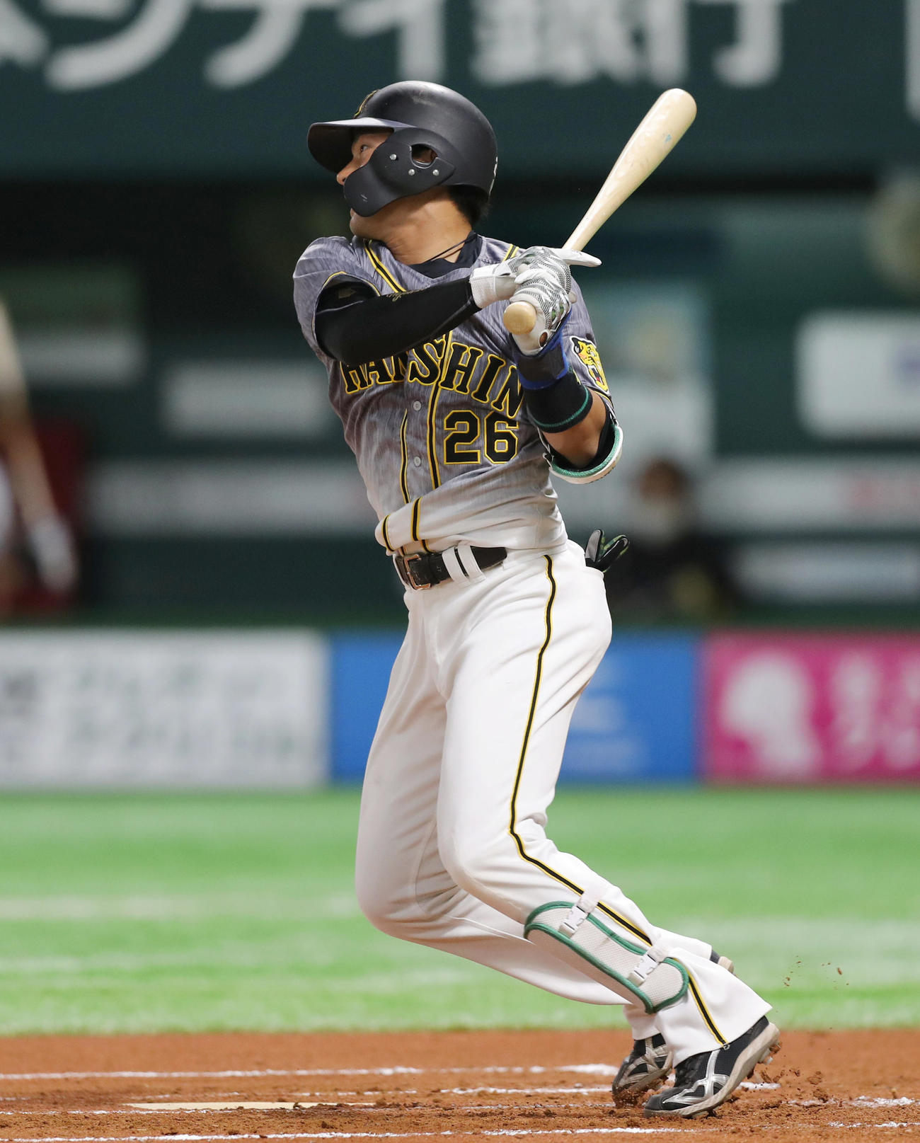 ソフトバンク対阪神　6回表阪神2死一塁、右中間へ適時二塁打を放つ北條（撮影・前田充）