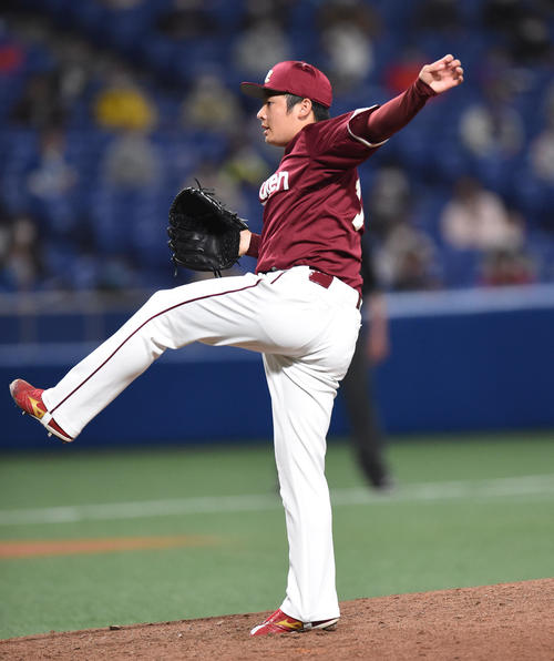 オープン戦・中日対楽天　6回裏、楽天3番手で登板する松井裕樹（撮影・森本幸一）