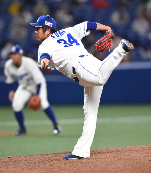 オープン戦・中日対楽天　7回表、中日5番手で登板する福敬登（撮影・森本幸一）