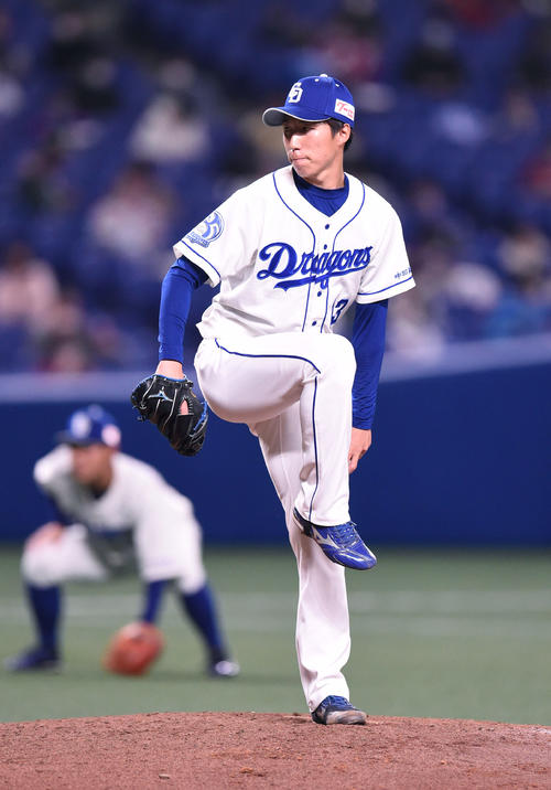 オープン戦・中日対楽天　5回表、中日3番手で登板する橋本侑樹（撮影・森本幸一）