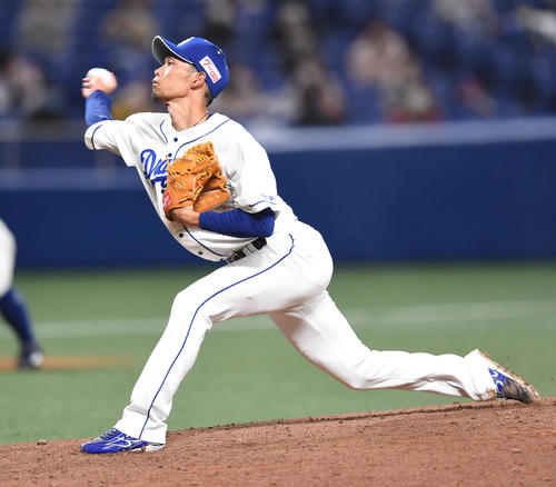 オープン戦・中日対楽天　8回表、中日6番手で登板する又吉克樹（撮影・森本幸一）