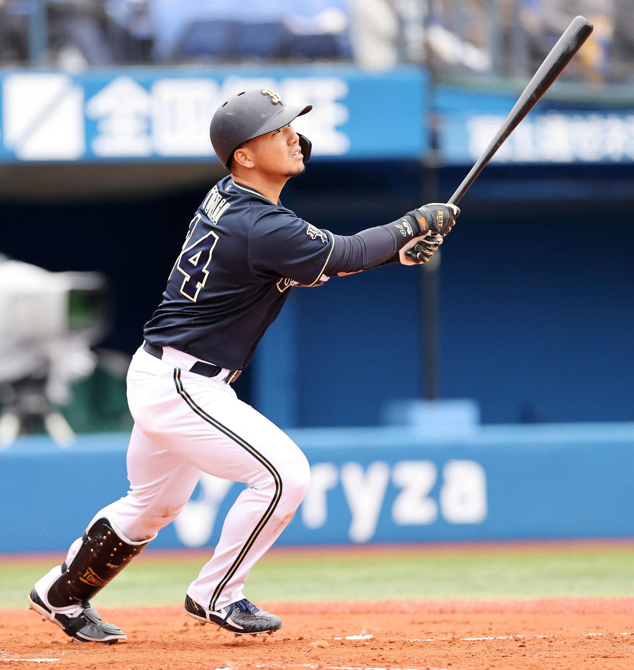 DeNA対オリックス　4回表オリックス1死、頓宮は右越え本塁打を放つ（撮影・鈴木正人）