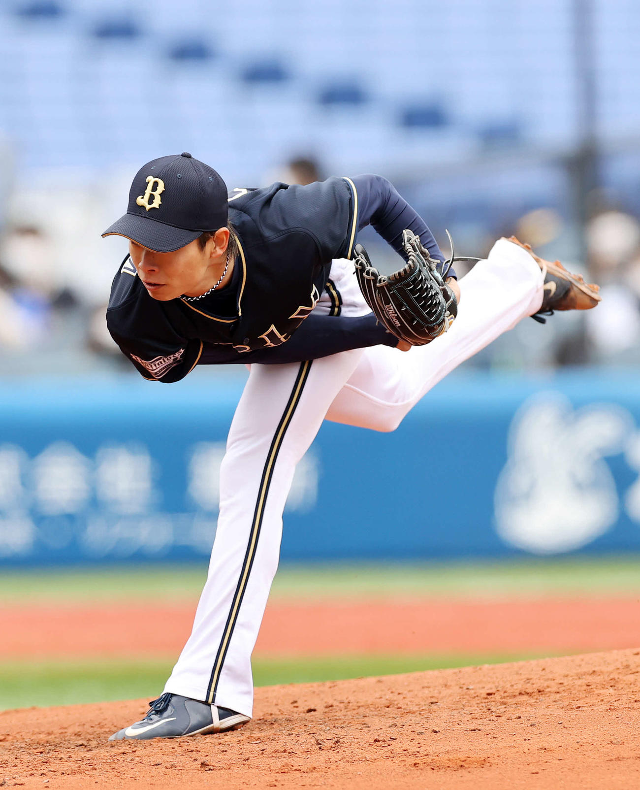 DeNA対オリックス　先発し力投するオリックス山岡（撮影・鈴木正人）