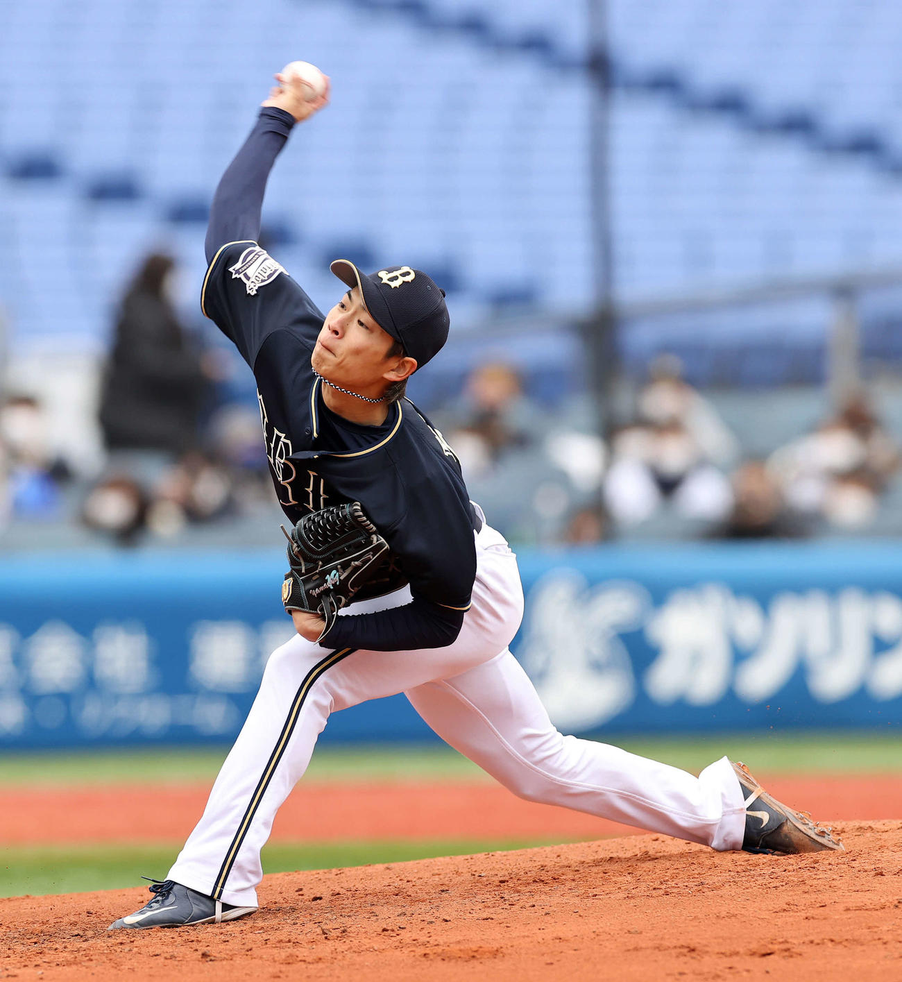 DeNA対オリックス　先発し力投するオリックス山岡（撮影・鈴木正人）