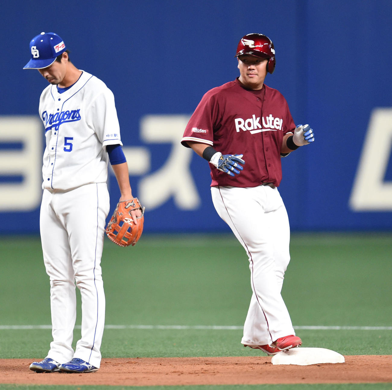 オープン戦・中日対楽天　4回表楽天2死一、三塁、左2点適時二塁打を放った横尾俊建（撮影・森本幸一）