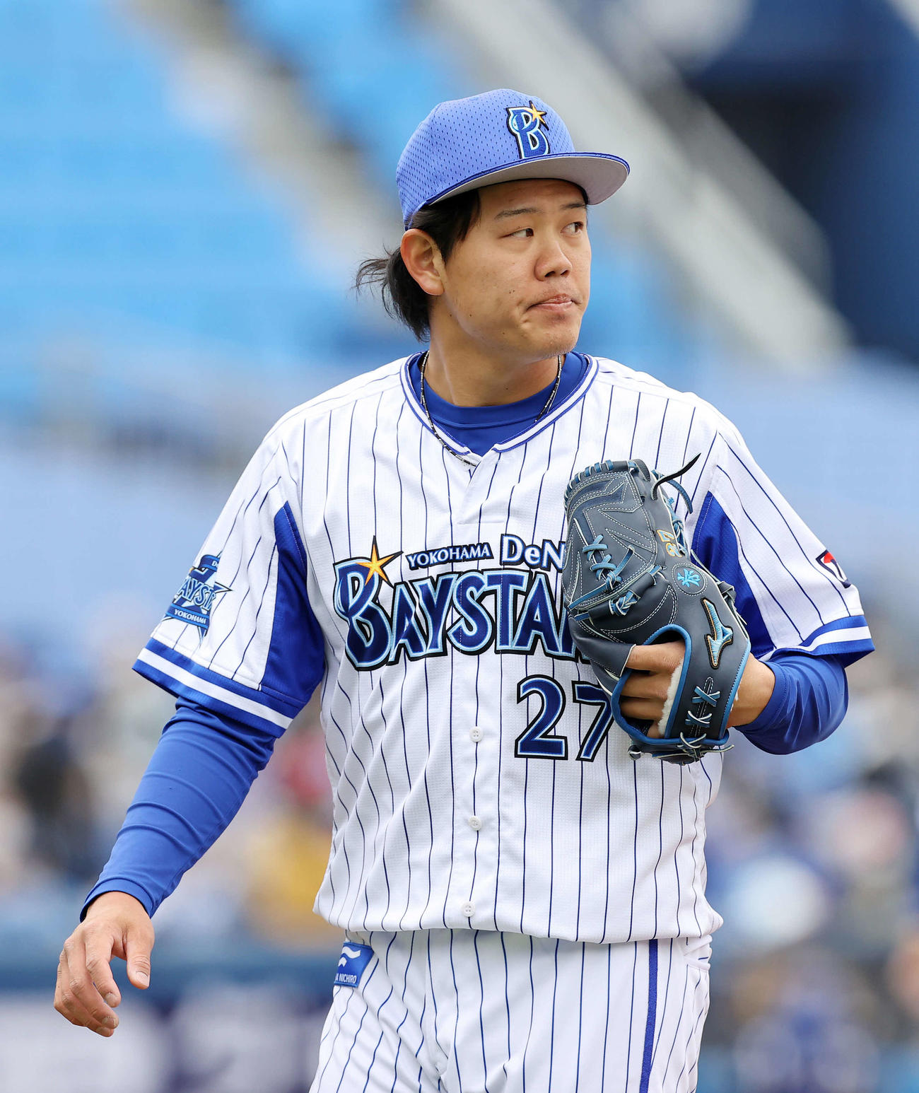 DeNA対オリックス　2回表、オリックスの攻撃を抑えベンチに引き揚げるDeNA上茶谷（撮影・鈴木正人）